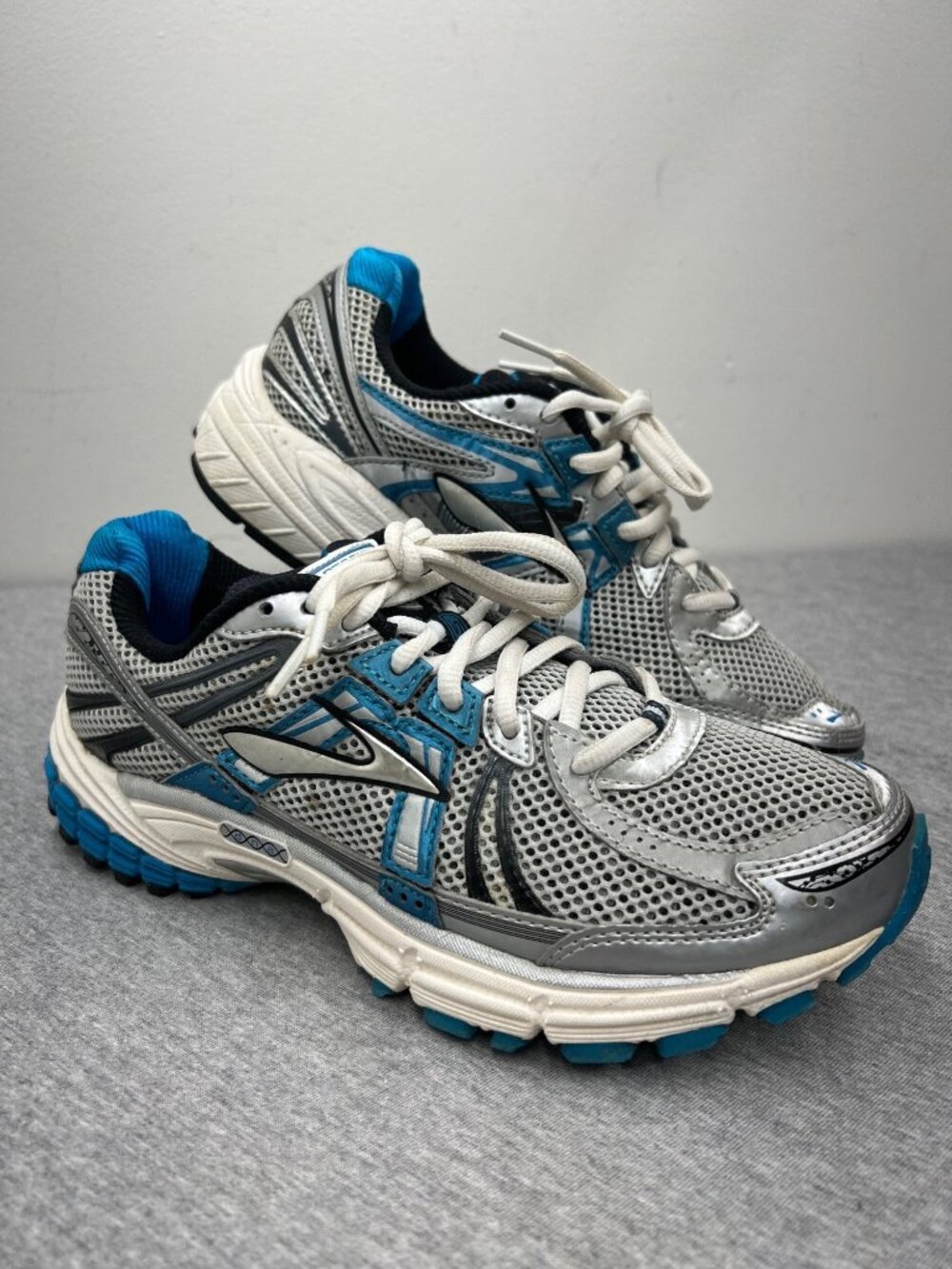Brooks Defyance‎ 6 Running Shoes Womens Size 8 Silver Blue Athletic Sneakers